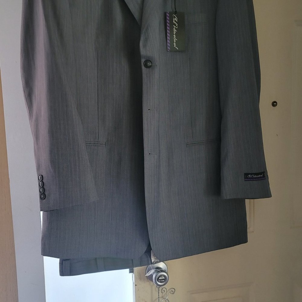 Charcoal Gray Men's tailored suit NWOT - Picture 3 of 12